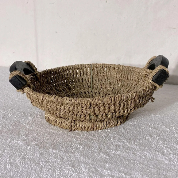 Woven Sea Grass Round Basket With Handles - Picture 4 of 8